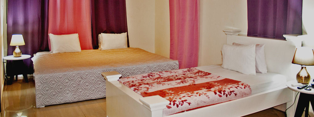 @Home Boutique B&B Hostel And Suite Accra Extérieur photo