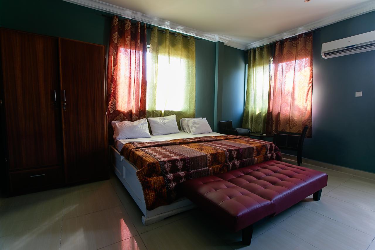 @Home Boutique B&B Hostel And Suite Accra Extérieur photo
