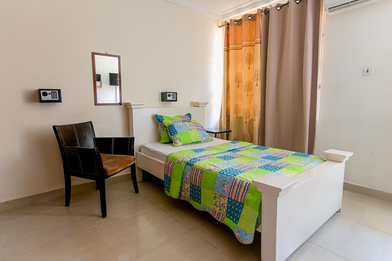 @Home Boutique B&B Hostel And Suite Accra Extérieur photo