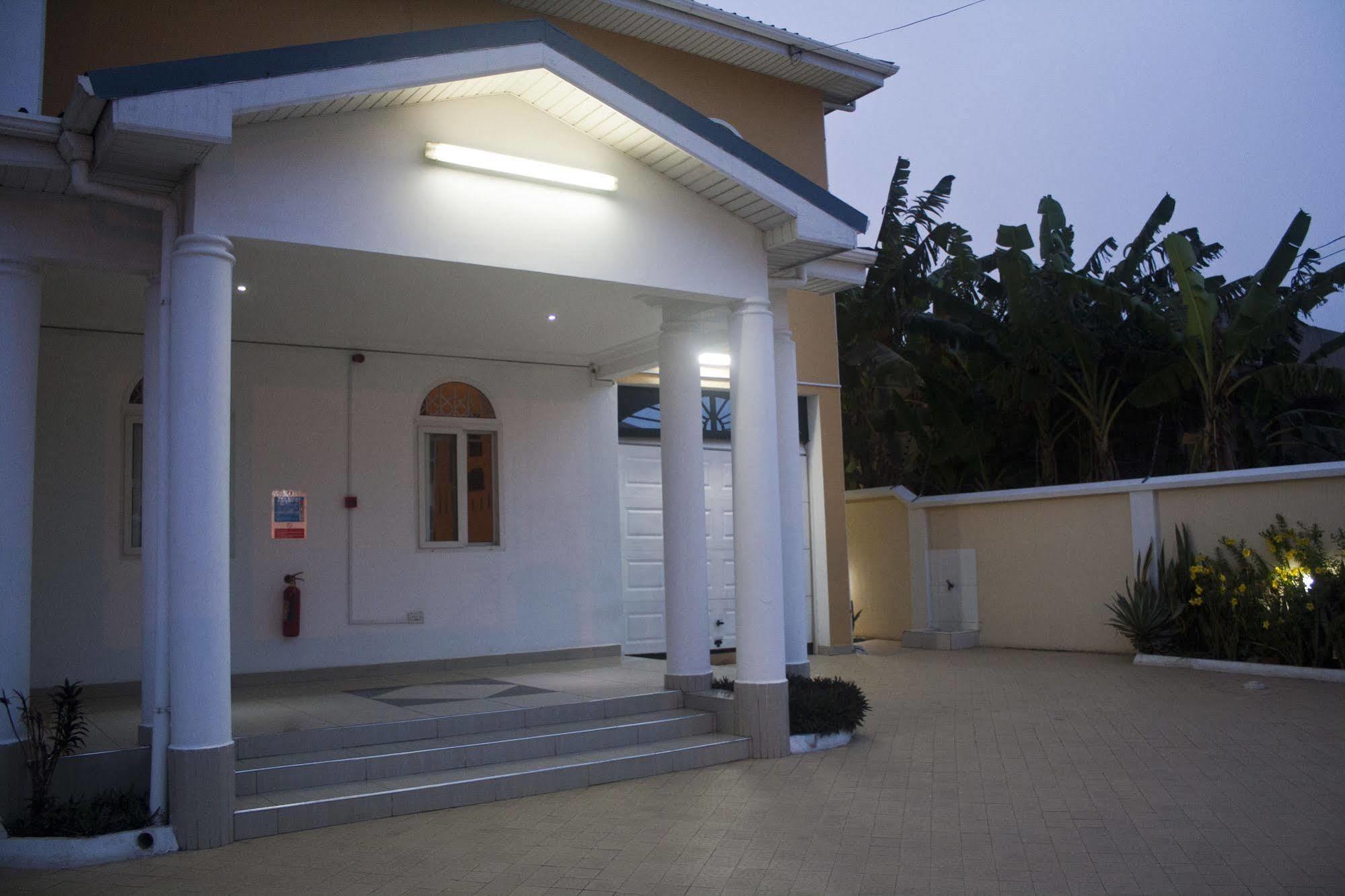 @Home Boutique B&B Hostel And Suite Accra Extérieur photo