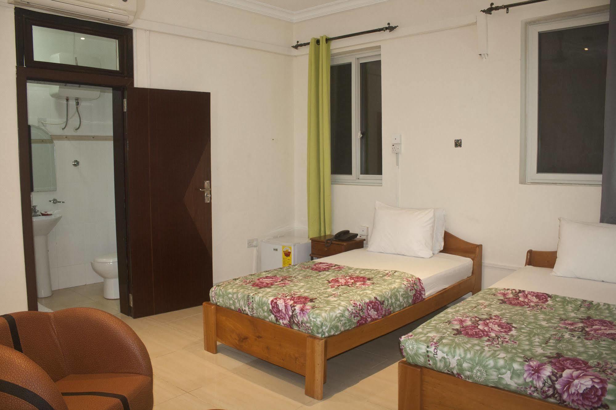 @Home Boutique B&B Hostel And Suite Accra Extérieur photo