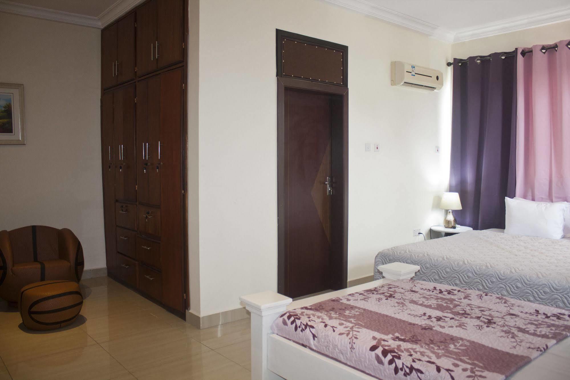 @Home Boutique B&B Hostel And Suite Accra Extérieur photo