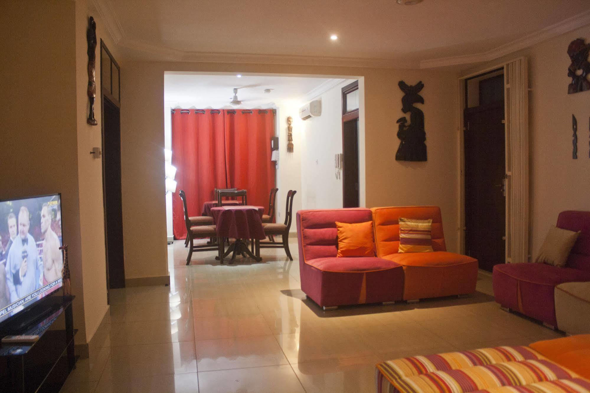 @Home Boutique B&B Hostel And Suite Accra Extérieur photo